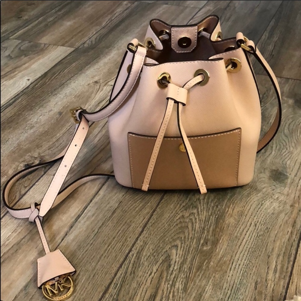 Michael Kors Greenwhich bucket bag